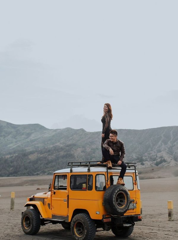 Moody, Grungy and Cool Bridal Portraits at Mount Bromo